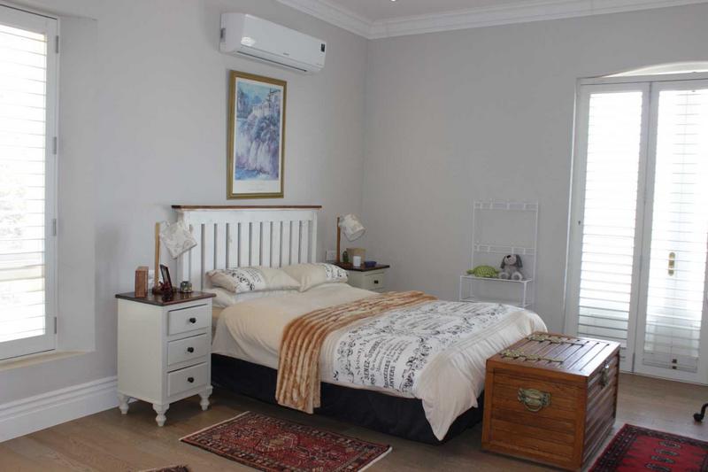 5 Bedroom Property for Sale in Sir Lowrys Pass Village Western Cape